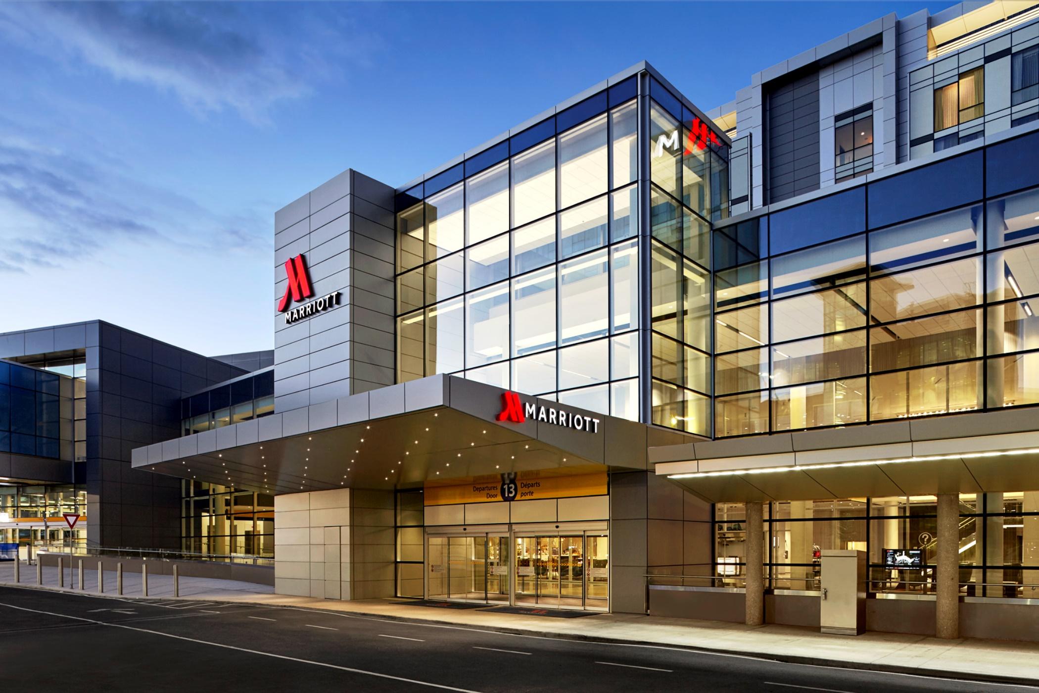 Calgary Airport Marriott In-Terminal Hotel Exterior photo