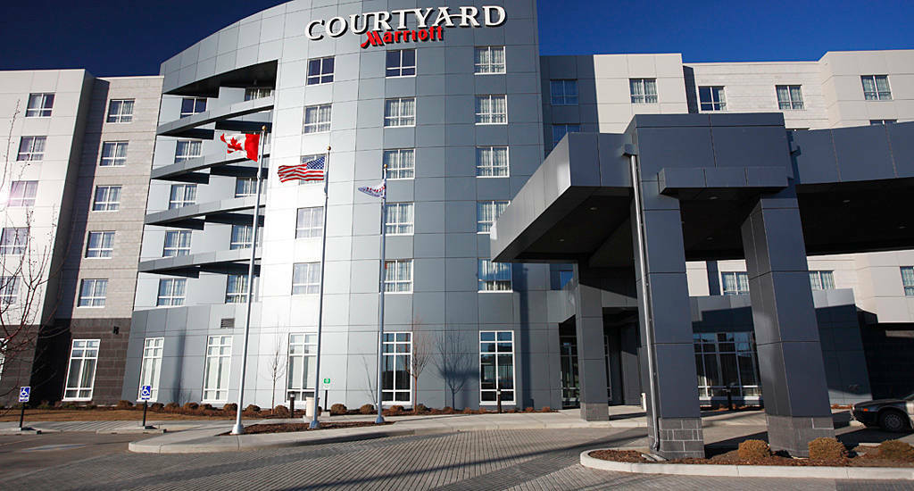 Calgary Airport Marriott In-Terminal Hotel Exterior photo